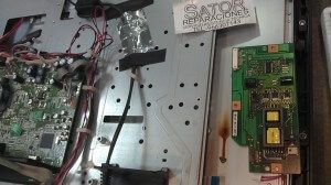 Tv Oki TVV32T2 enciende y se apaga