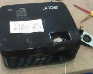 Proyector Acer x1130 se apaga, da error