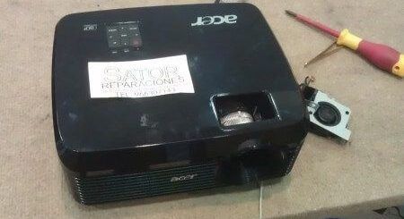 Proyector Acer x1130 se apaga, da error