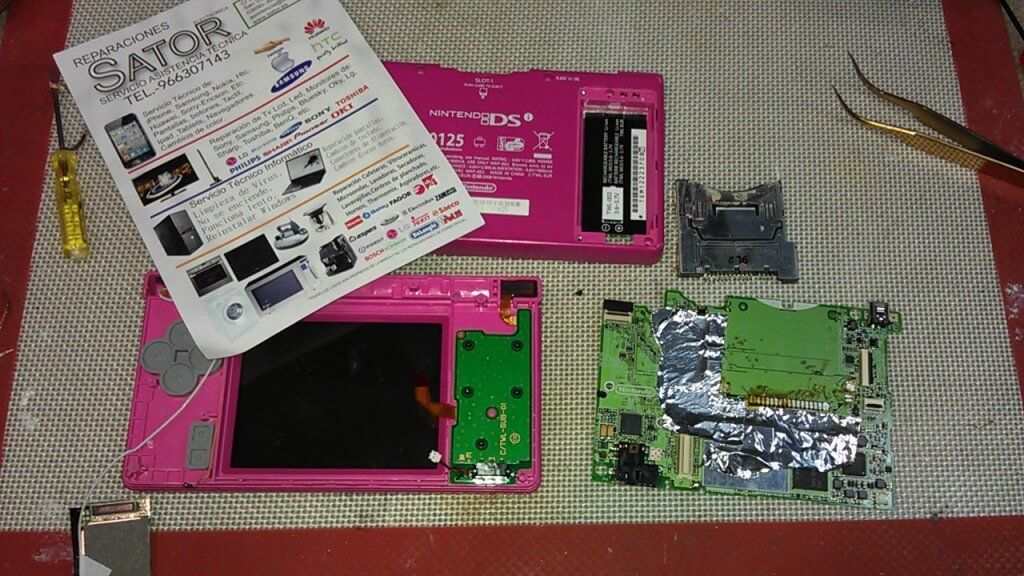 Nintendo dsi ,lector tarjetas, roto
