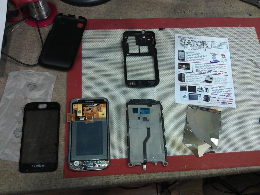 Telefono Movil Samsung Galaxy i9000 pantalla rota