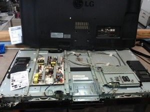 Tv Lg se ve oscura y se calienta se ve bien