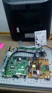 Monitor Samsung 711mp no enciende. jpg Monitor Samsung 711mp no enciende