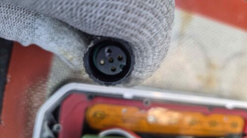 Conector Lowrance roto, reparado en Sator