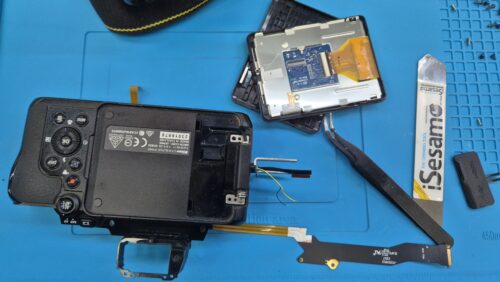 Reparación pantalla Nikon Coolpix P950 con flex roto en Sator Electrónica Alicante
